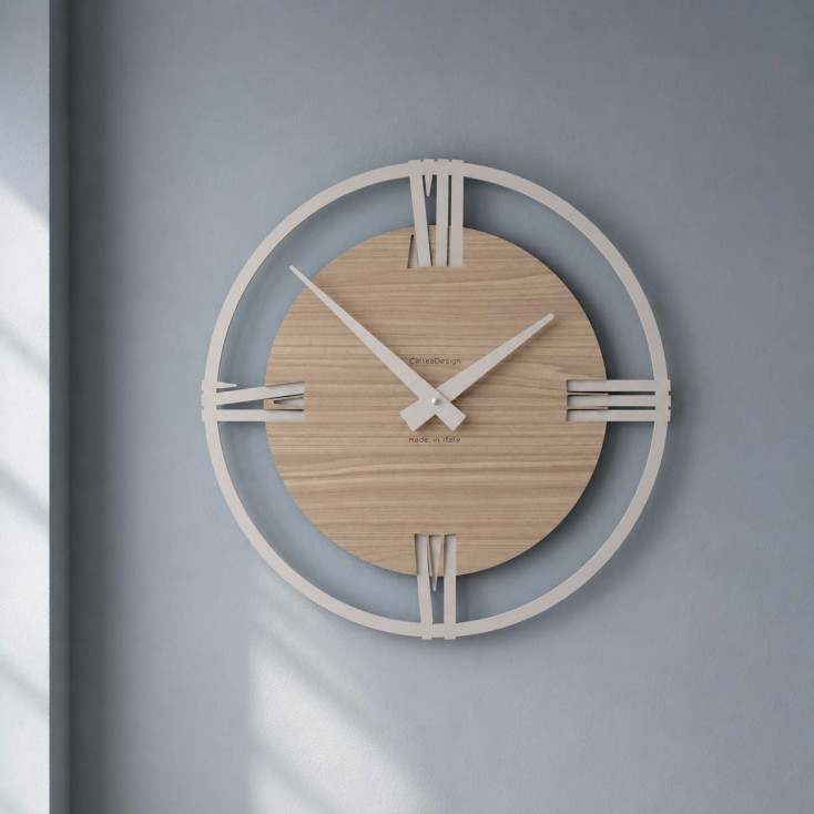 Orologio da parete moderno piccolo in legno con numeri romani