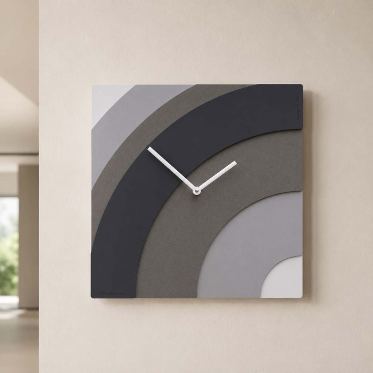 Orologio da parete quadrato in legno con design moderno e lancette in metallo