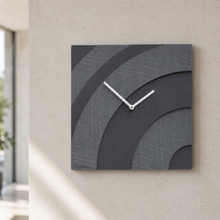 Orologio da parete quadrato in legno con design moderno e lancette in metallo