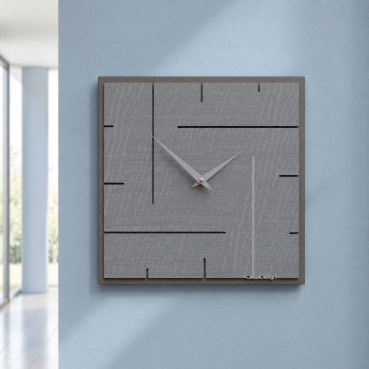 Orologio da parete quadrato in legno dal design moderno ed elegante