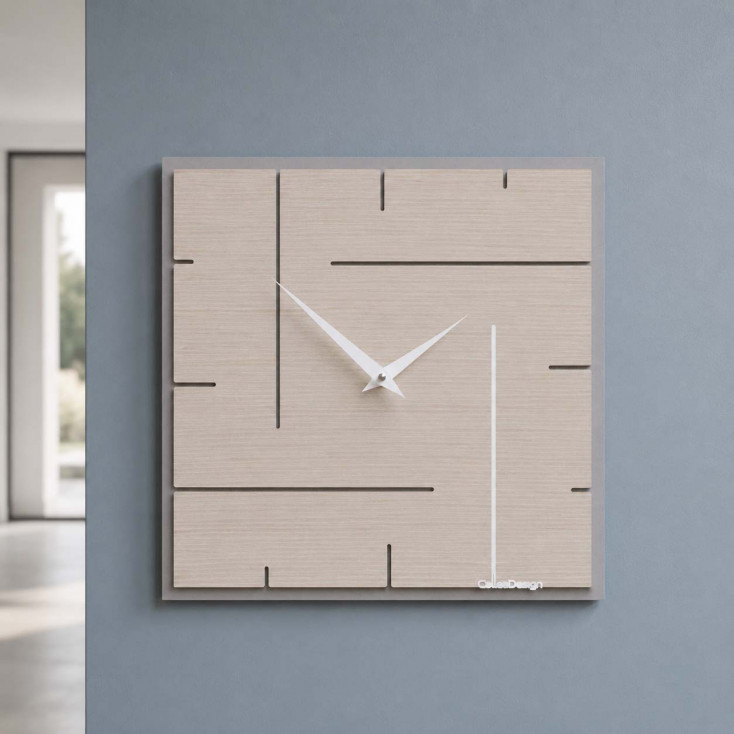 Orologio da parete quadrato in legno dal design moderno ed elegante