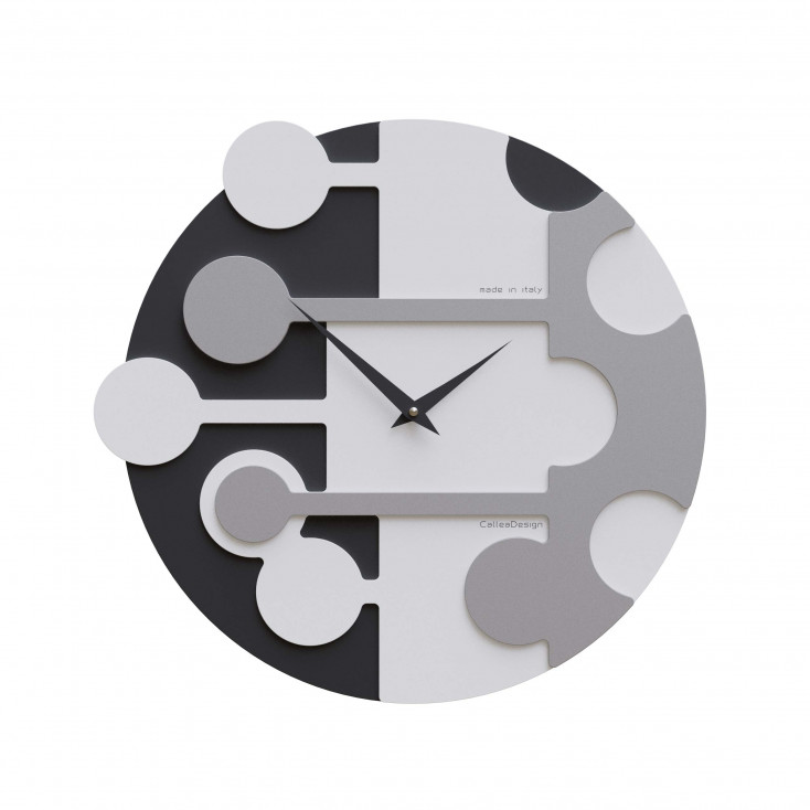 Orologio da parete rotondo con struttura in legno dal design moderno