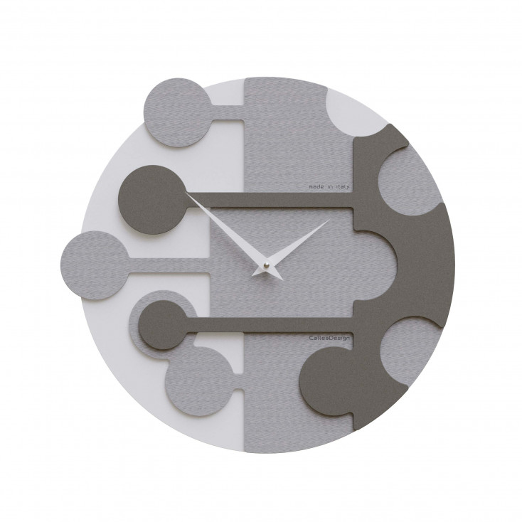 Orologio da parete rotondo con struttura in legno dal design moderno