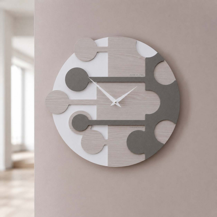 Orologio da parete rotondo con struttura in legno dal design moderno