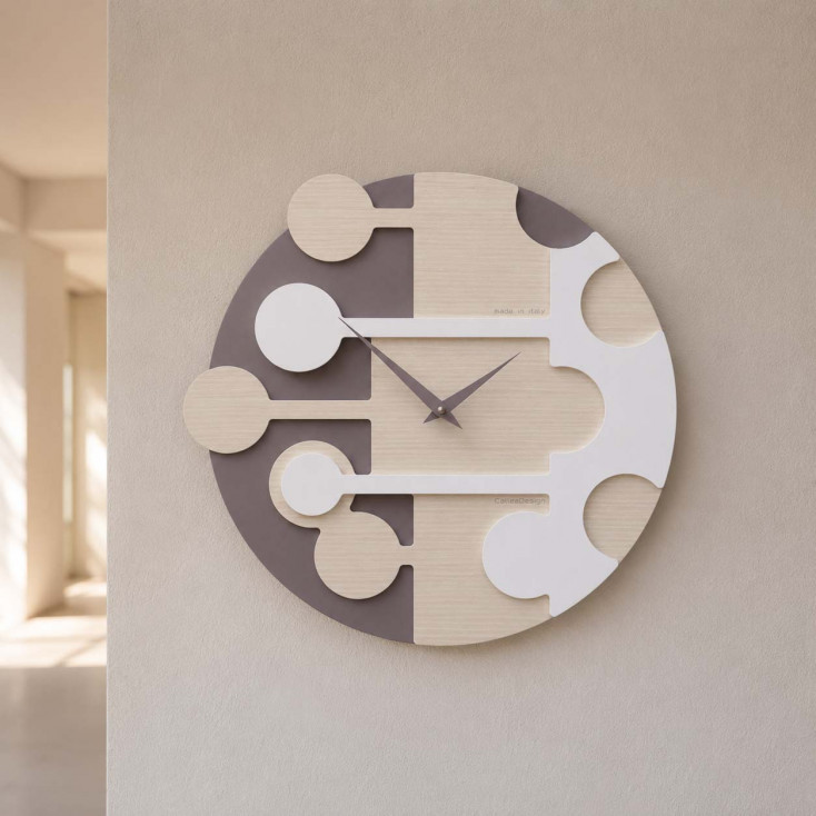 Orologio da parete rotondo con struttura in legno dal design moderno