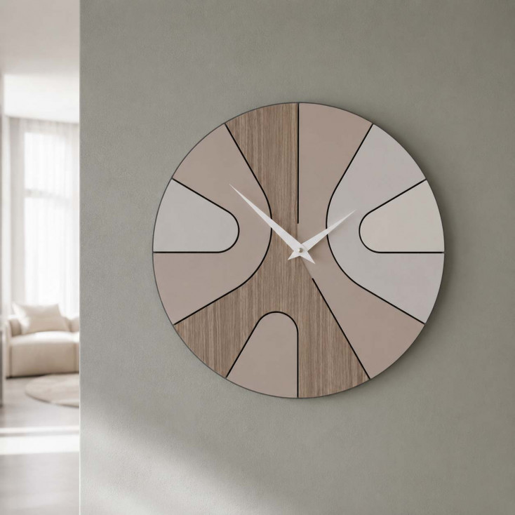 Orologio da parete rotondo in legno con design asimmetrico e lancette in metallo