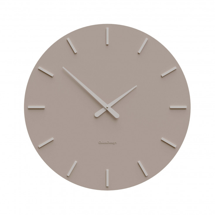 Orologio da parete rotondo in legno dal design moderno ed elegante
