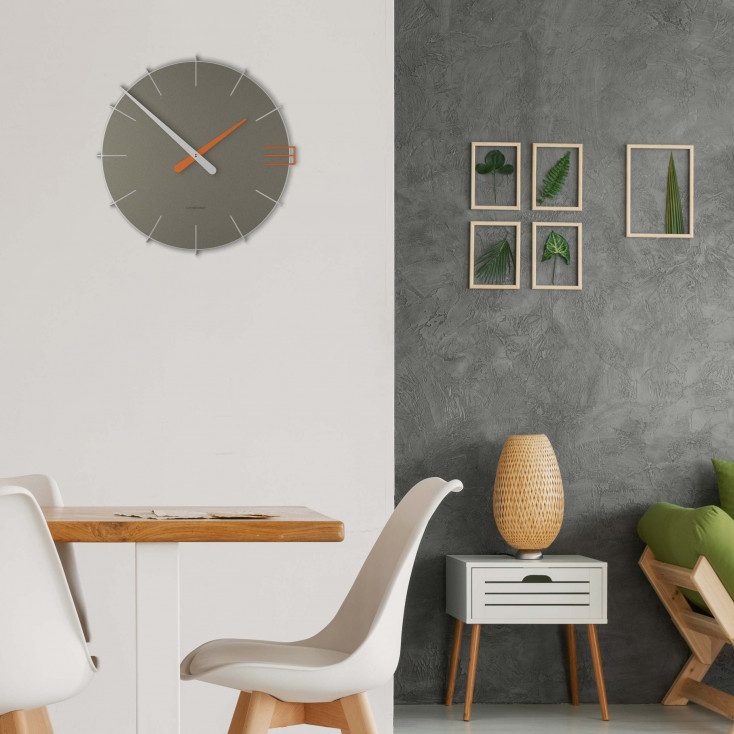 Orologio da parete rotondo in legno dal design moderno