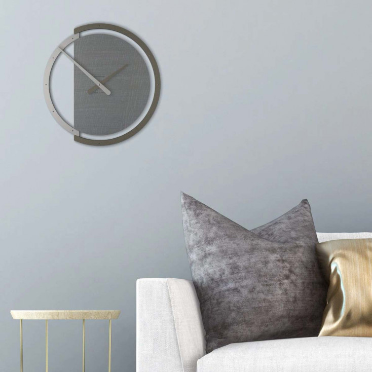 Orologio da parete rotondo in legno dallo stile moderno ed elegante