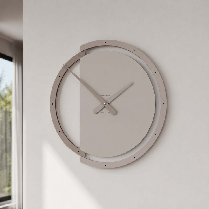 Orologio da parete rotondo in legno dallo stile moderno ed elegante