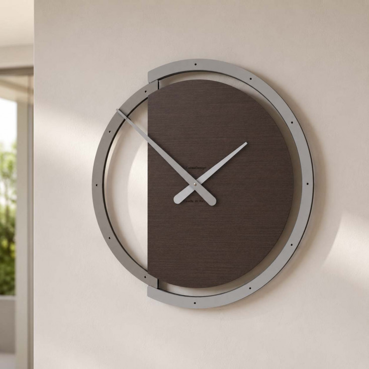 Orologio da parete rotondo in legno dallo stile moderno ed elegante