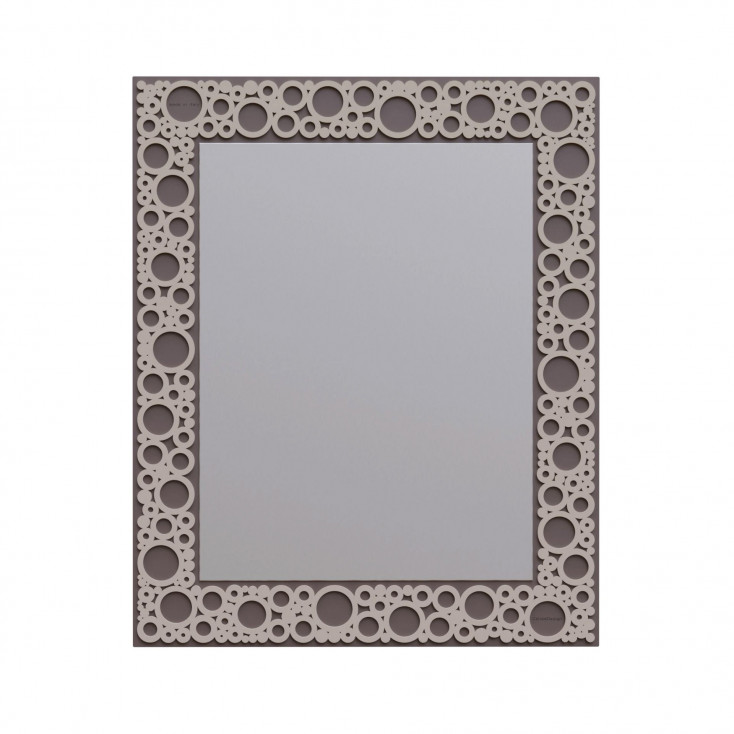 Specchio da parete con cornice in legno dal design moderno