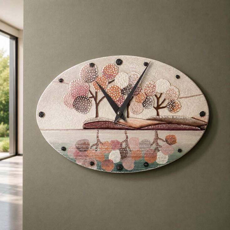Orologio da parete ovale con bassorilievo con retro in legno massello