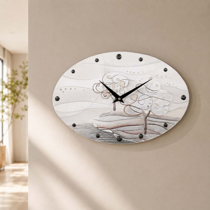 Orologio da parete ovale in cartapietra con lavorazione artistica