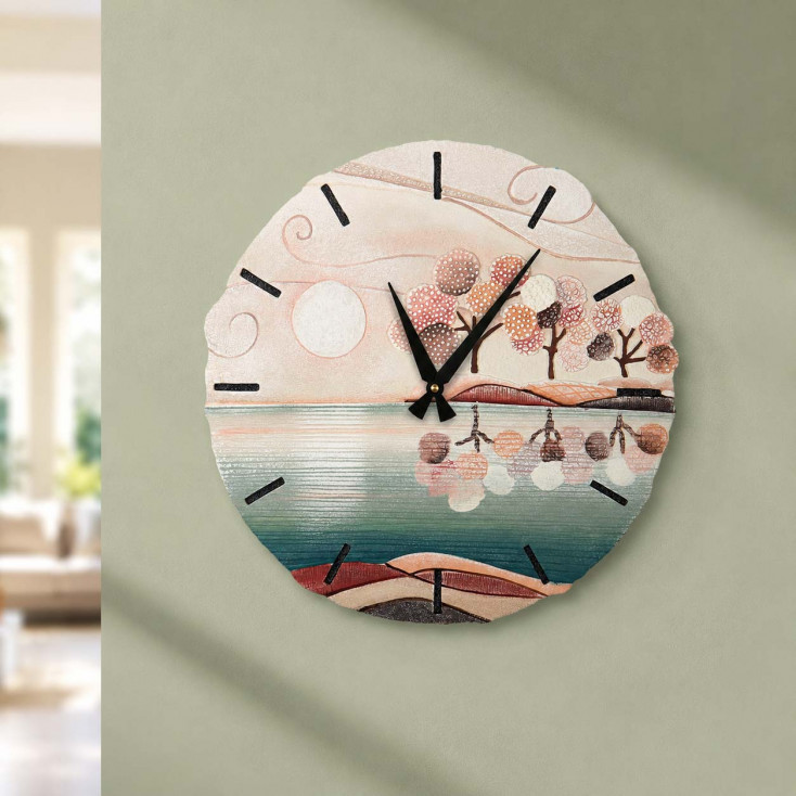 Orologio da parete rotondo con bassorilievo con retro in legno massello