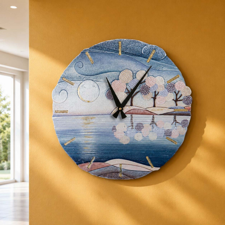 Orologio da parete rotondo con bassorilievo con retro in legno massello