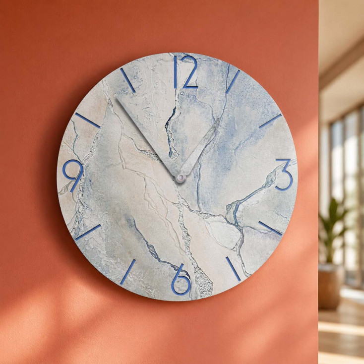 Orologio da parete rotondo medio con bassorilievo con retro in legno massello