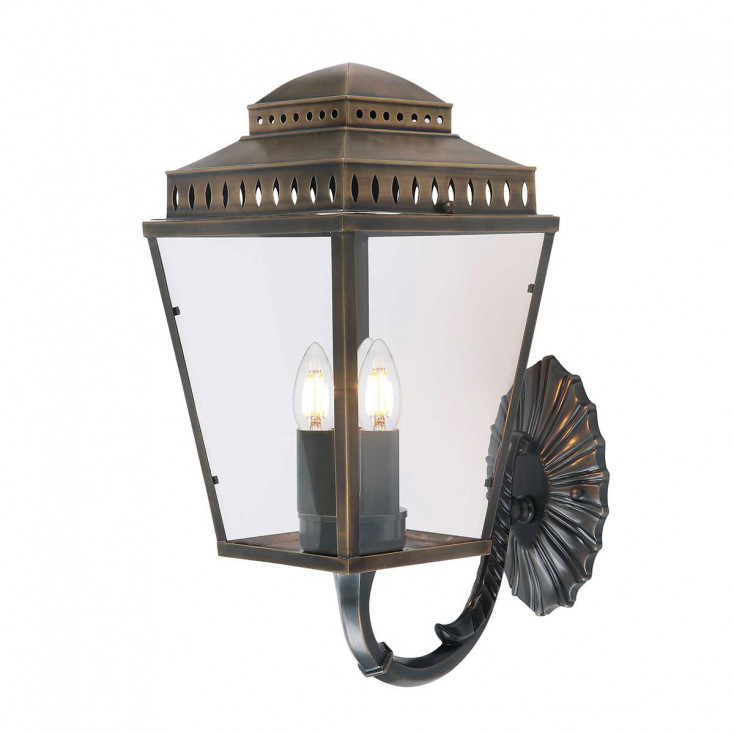Lampada da parete da esterno con struttura in ottone e diffusore in vetro