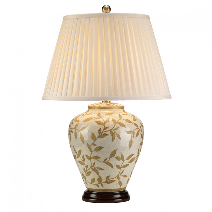 Lampada da tavolo in porcellana dal design classico e paralume in tessuto crema