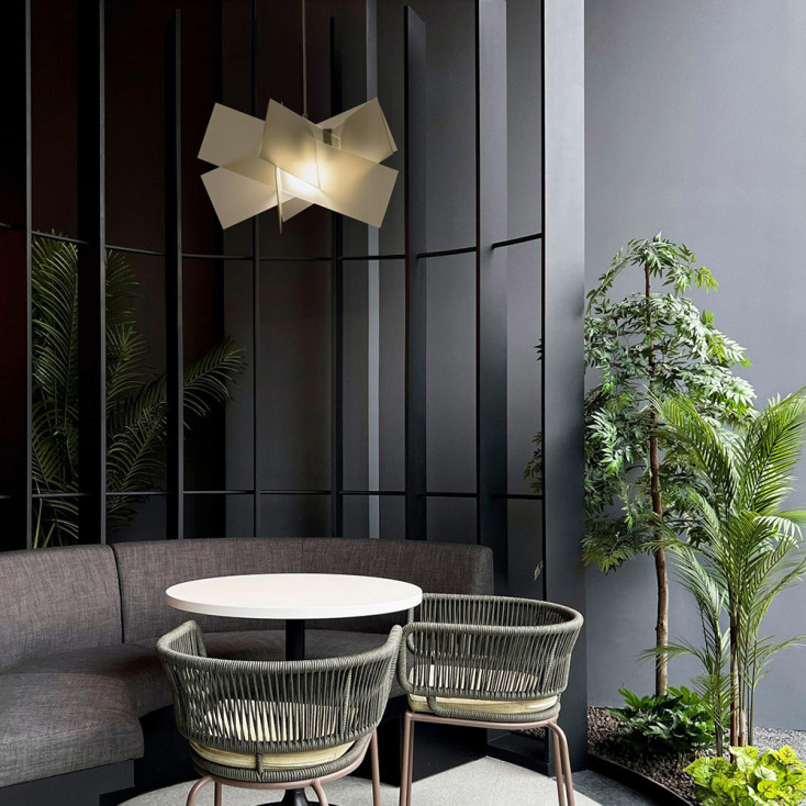 Lampada a sospensione moderna con diffusore in plexiglass