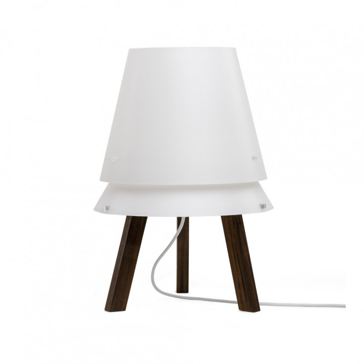 Lampada da tavolo con struttura in legno e paralume in PVC