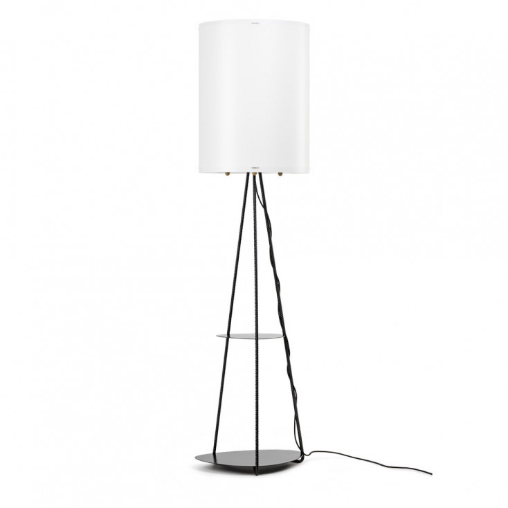 Piantana con struttura in metallo e parlume in PVC