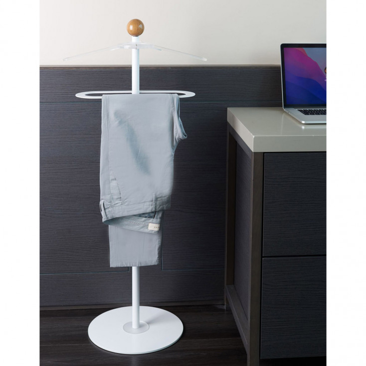 Servomuto da camera con struttura in metallo dettagli in legno e plexiglass