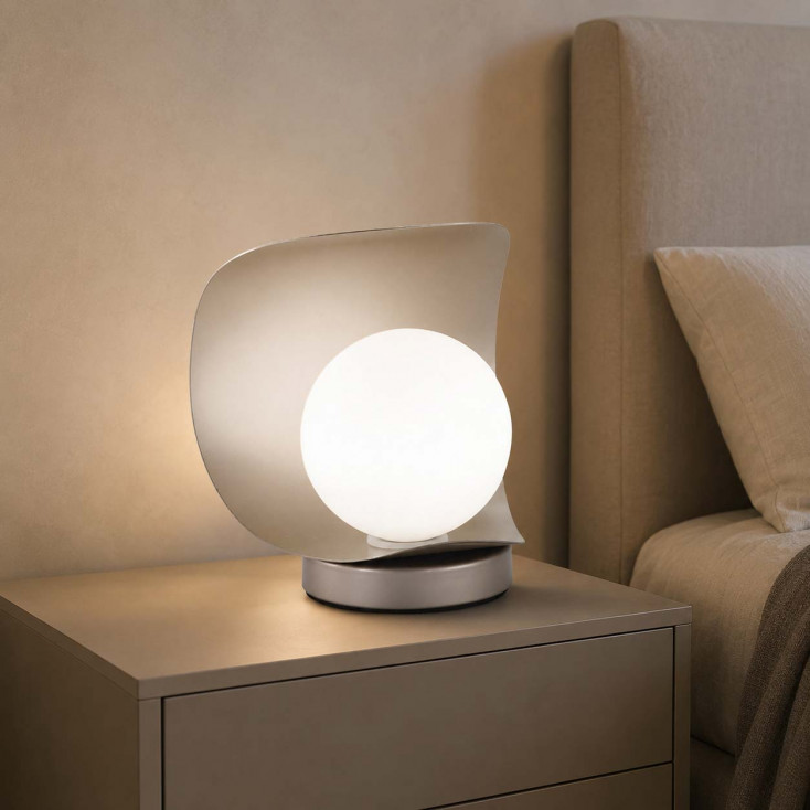Abat jour LED moderna in metallo con paralume in vetro