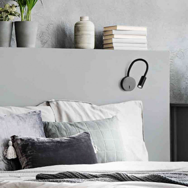 Applique da comodino in alluminio con tubo flessibile dal design moderno