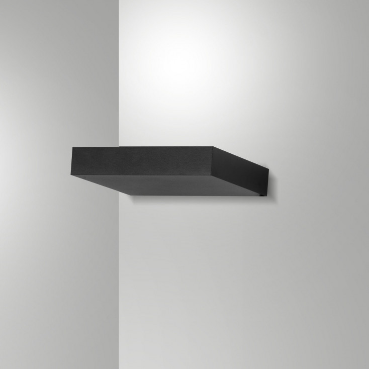 Applique da parete a led con struttura in metallo e policarbonato piccola
