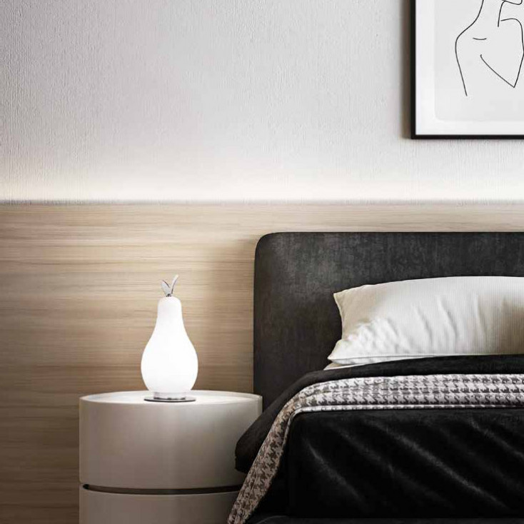 Lampada da tavolo a LED moderna in metallo e diffusore in vetro soffiato