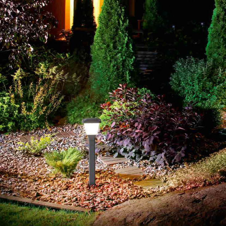 Lampione da giardino dal design moderno in alluminio