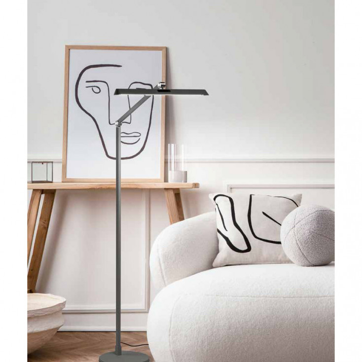Piantana a led moderna con struttura in alluminio e diffusore in metacrilato