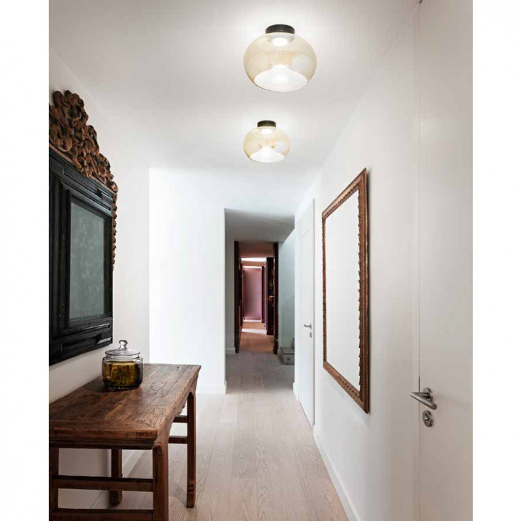 Plafoniera a LED moderna con struttura in metallo e diffusore vetro