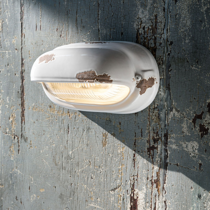 Applique da parete da esterni dal design industrial con diffusore in ceramica