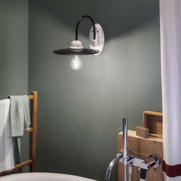 Applique da parete in stile classico con paralume in ceramica