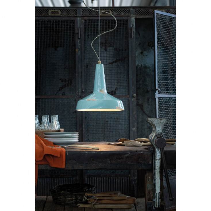Lampada a sospensione dal design industrial e con diffusore a cono in ceramica