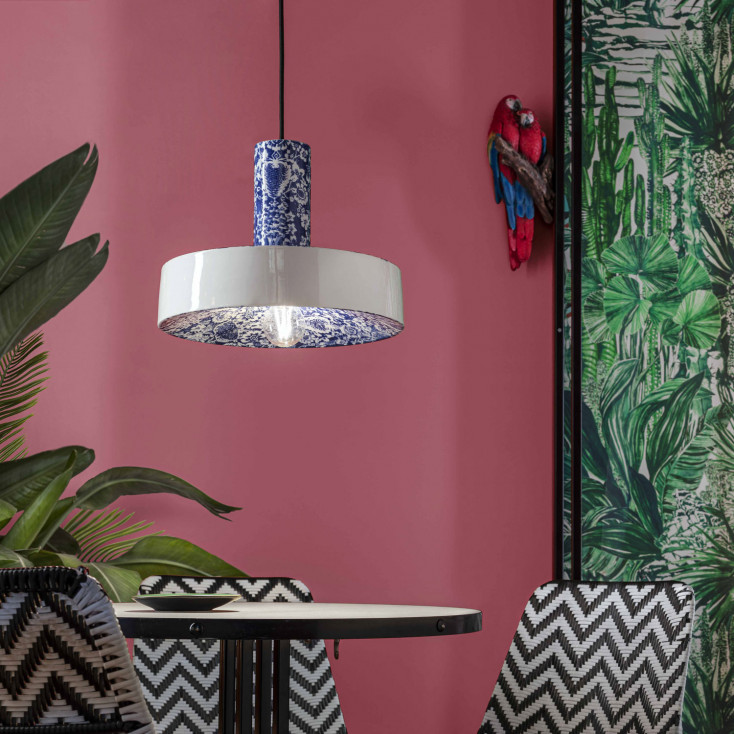 Lampada a sospensione interamente in ceramica decorata a mano dal design moderno