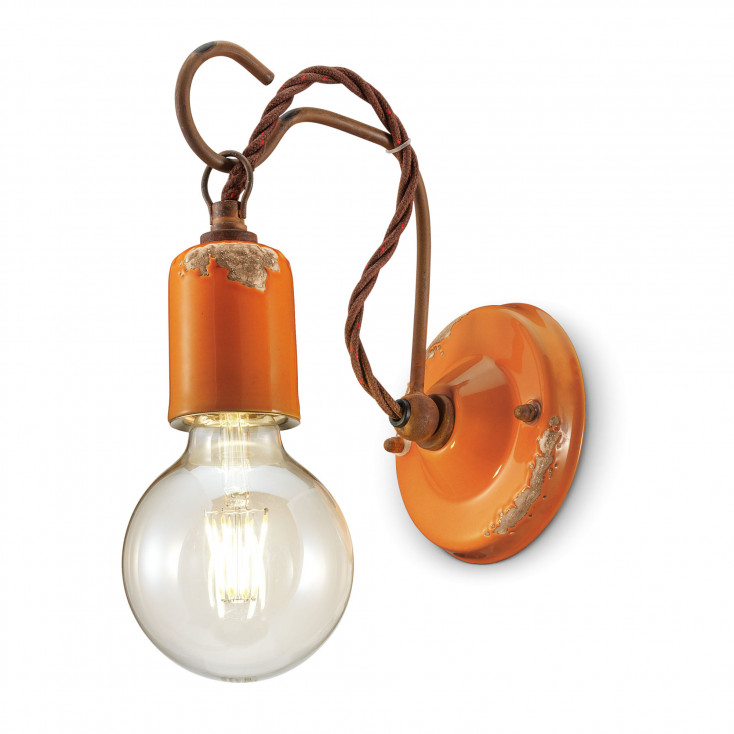 Lampada da parete in stile industrial con struttura in ceramica