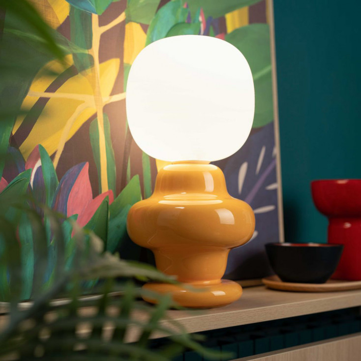 Lampada da tavolo in ceramica dal design moderno ed elegante