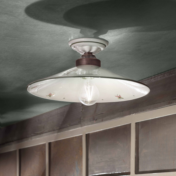 Plafoniera grande stile rustico con struttura in metallo e diffusore in ceramica