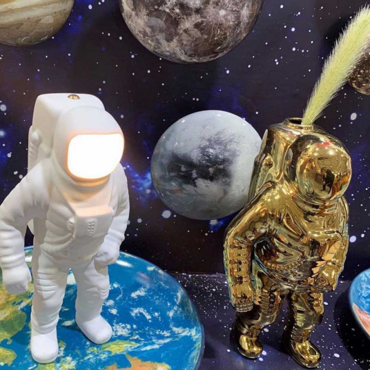 Lampada da tavolo LED in resina dal design ultramoderno "Flashing Starman"