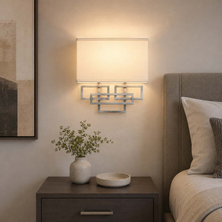 Lampada da parete in acciaio con paralume in tessuto dal design moderno