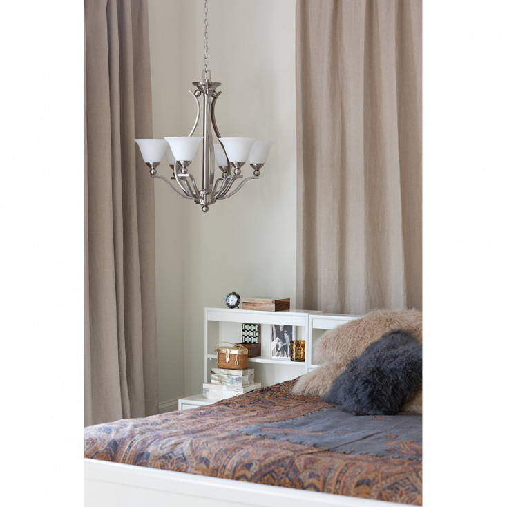 Lampadario in acciaio medio con 5 diffusori in vetro dal design moderno