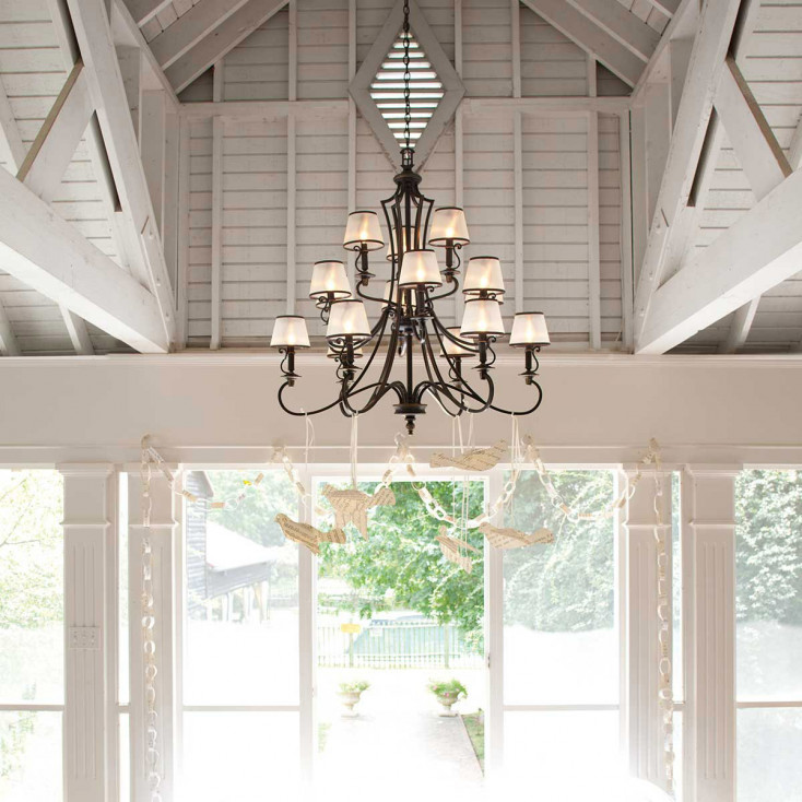 Lampadario rustico gigante struttura in acciaio e diffusori in organza a 15 luci