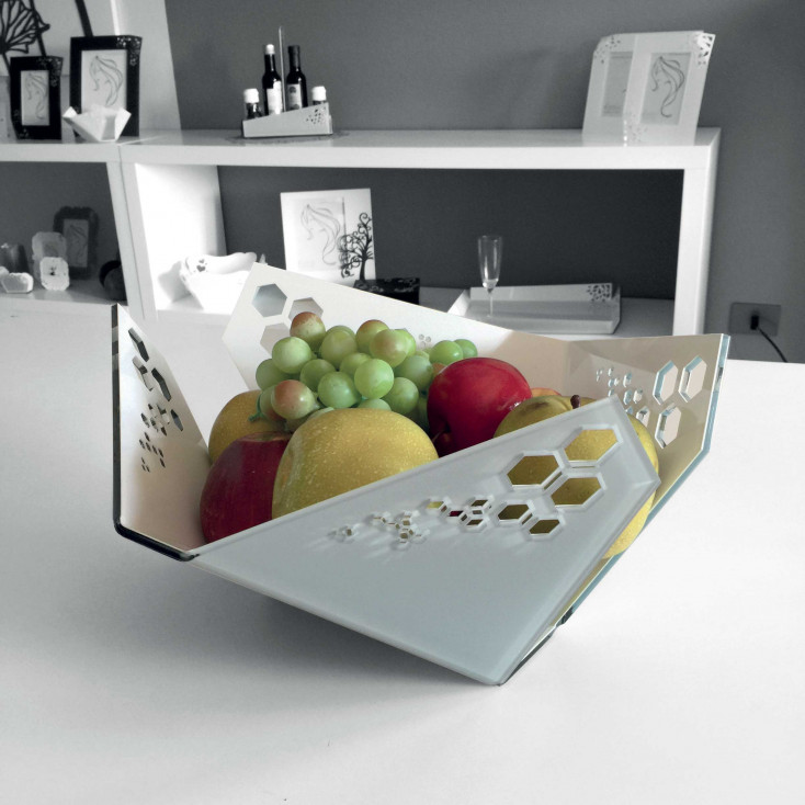 Centrotavola in plexiglass traforato dal design moderno ed elegante