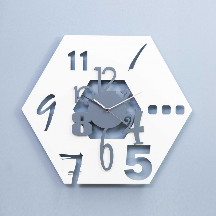 Orologio da parete in legno a forma di esagono dal design moderno