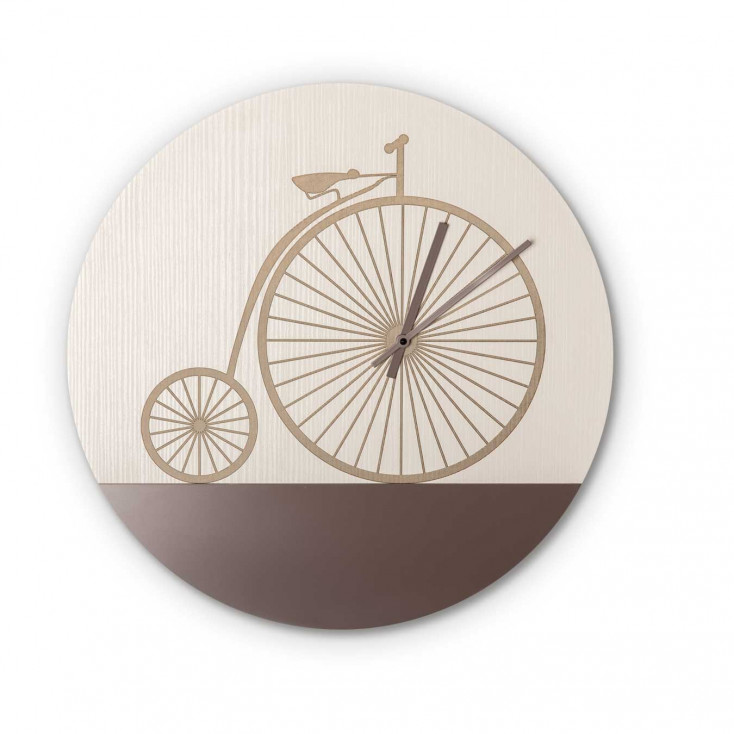 Orologio da parete rotondo con struttura in legno dal design moderno ed elegante