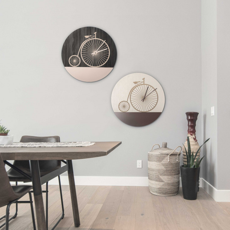 Orologio da parete rotondo con struttura in legno dal design moderno ed elegante