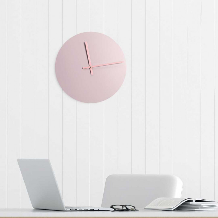 Orologio da parete rotondo in legno dal design moderno e minimalista